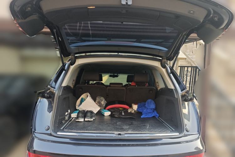 Used Audi Q7 2014 35 TFSI Off-road Model Trunk