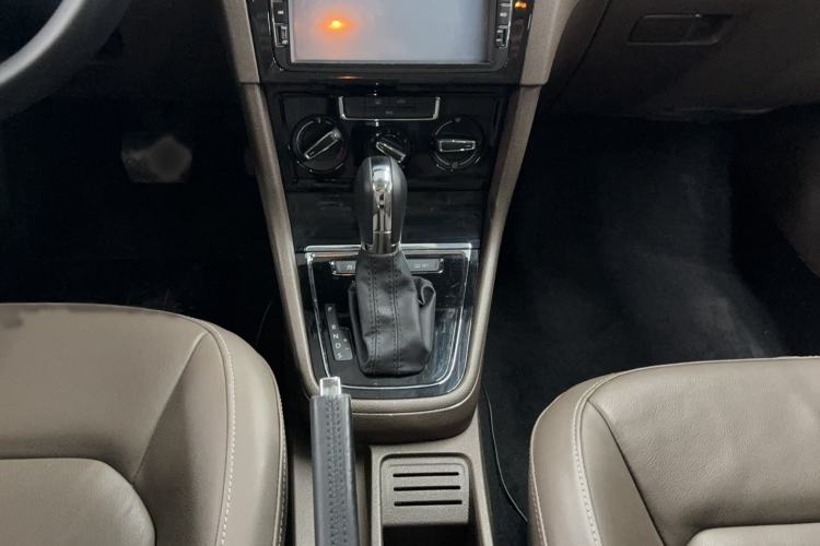Used Volkswagen Bora 2014 1.6L Automatic Comfort Model Gear Lever