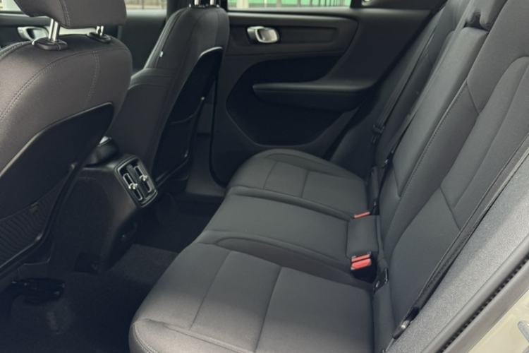 Used Volvo XC40 2021 T4 4x4 SmartDrive Fashion Edition Interior 5