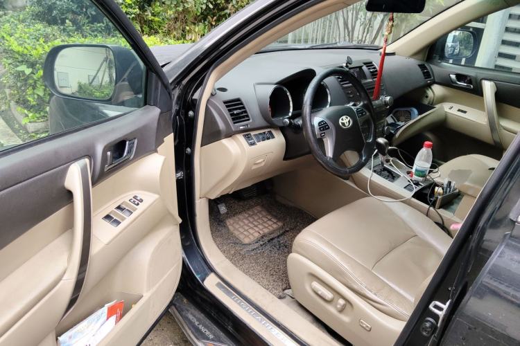 Used Toyota Highlander 2012 2.7L Two-Wheel Drive 7-Seater Luxury Edition Driver Seat