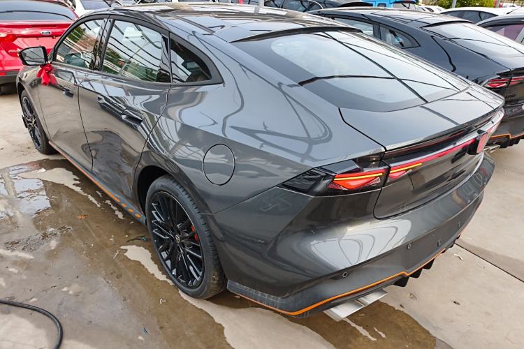 Used CHANGAN UNI-V 2025 Model Third-Generation 2.0T Dynamic Edition Rear Left 45 Deg