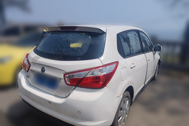 Used Venucia R50 2015 1.6L Automatic Fashion Edition
