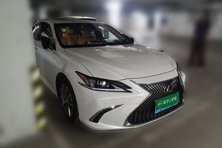 Used Lexus ES 2020 200 Excellence Edition Front Right 45 Deg