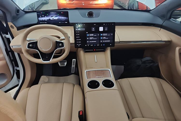 Used Hima Luxeed R7 2024 All-Electric 736 km Ultra Center Console