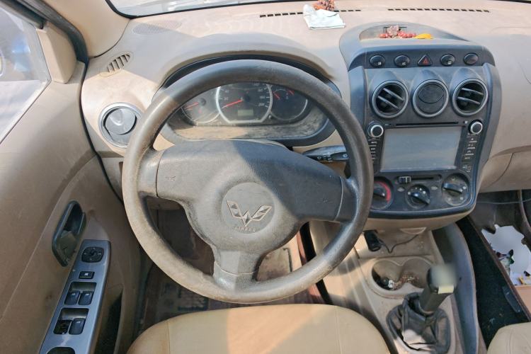 Used Wuling Hongguang 2014 1.2L Standard Model China IV Steering Wheel