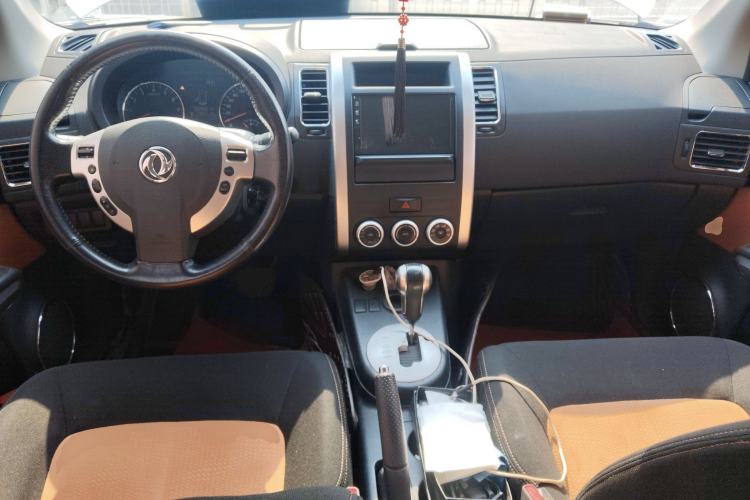 Used Dongfeng Fengdu MX6 2015 2.0L CVT Two-Wheel Drive All-Around Version