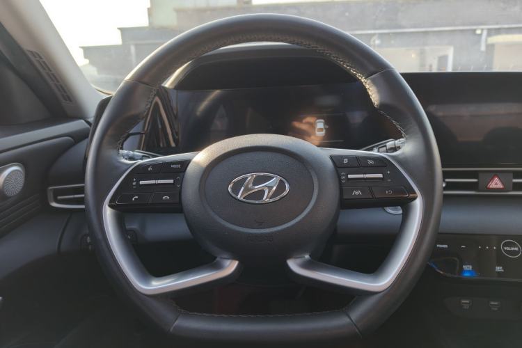 Used Hyundai Elantra 2022 1.5L CVT LUX Prestige Edition Steering Wheel