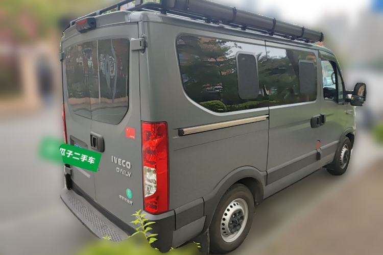 Used Iveco Eurocargo 2021 3.0T Automatic Chao Rui Short Wheelbase Low-Roof Side-Sliding Door F1C
