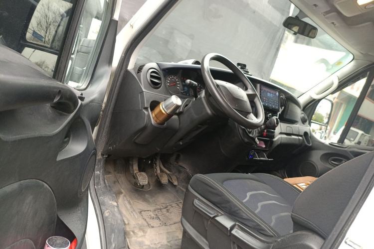 Used Iveco Eurocargo 2021 2.0T Manual Super Rui Long Wheelbase Short Overhang High Roof Side-Sliding Door F1A
