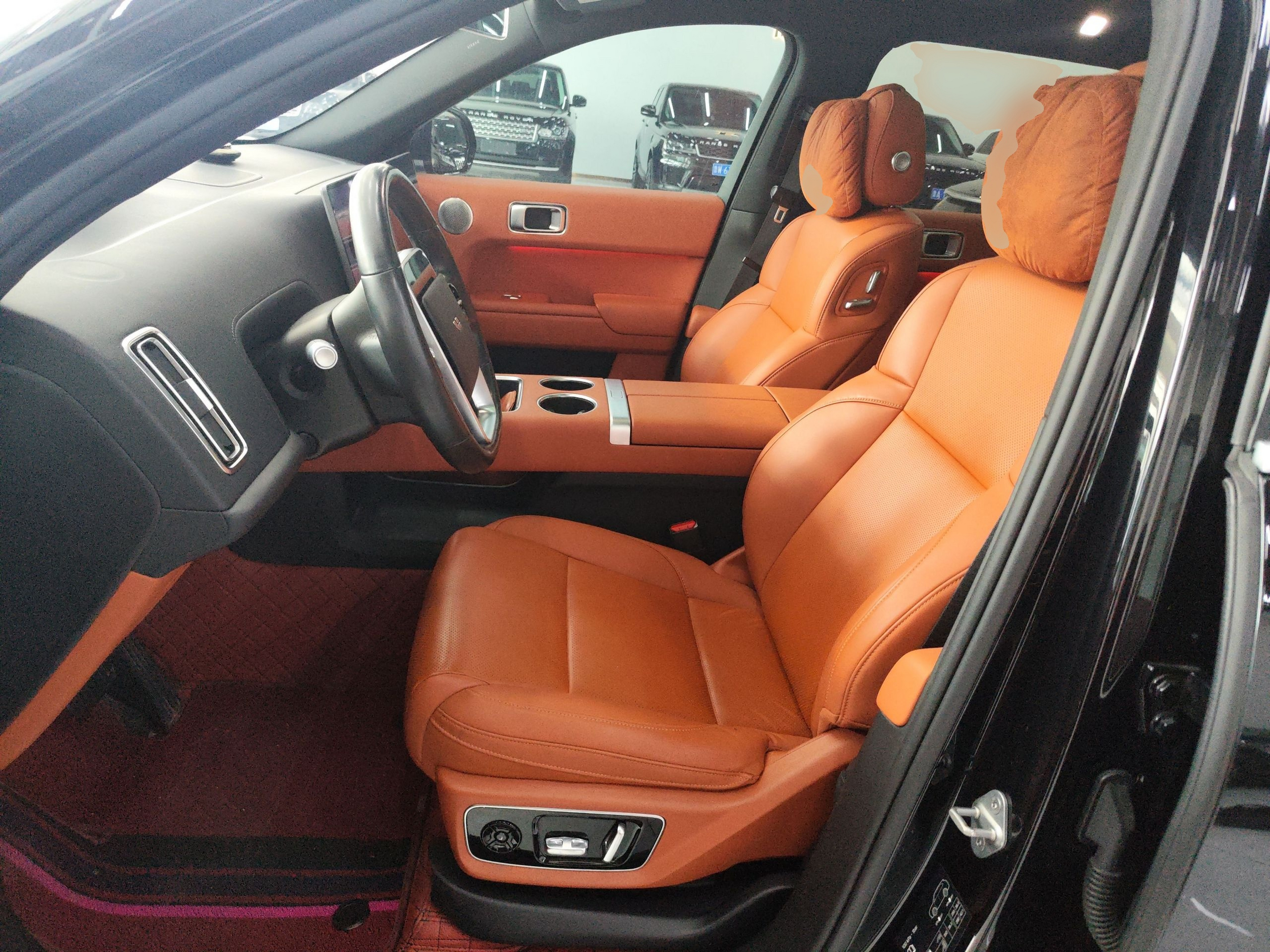 المقاعد الأمامية داخل السيارة