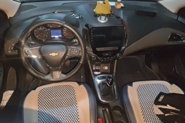 Used Chevrolet Cruze 2015 1.5L Manual Elite Edition Center Console