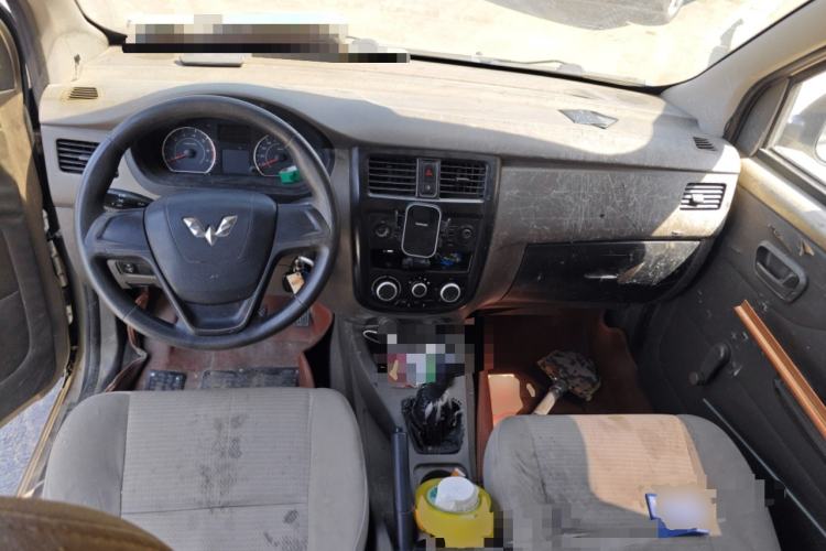 Used Wuling Rongguang V 2016 1.5L Practical Version Center Console