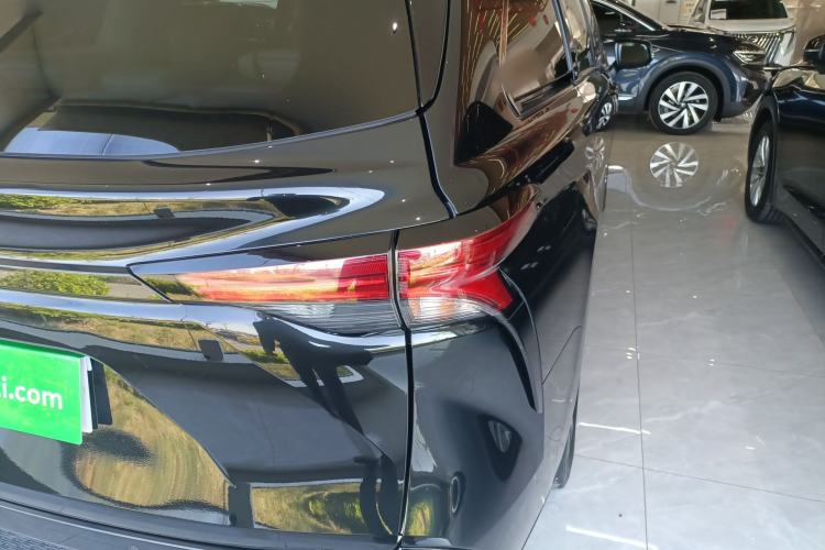 Used Toyota Granvia 2023 2.5L Hybrid Prestige PLUS Edition Exterior 3