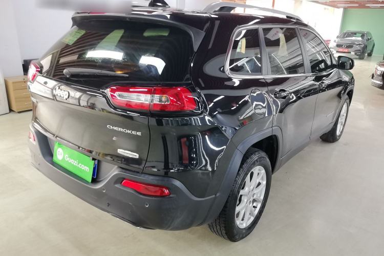 Used Jeep Cherokee 2016 2.4L Leading Edition
