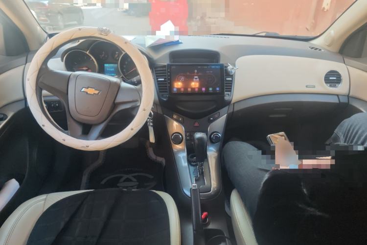 Used Chevrolet Cruze 2015 1.5L Classic SE AT Center Console