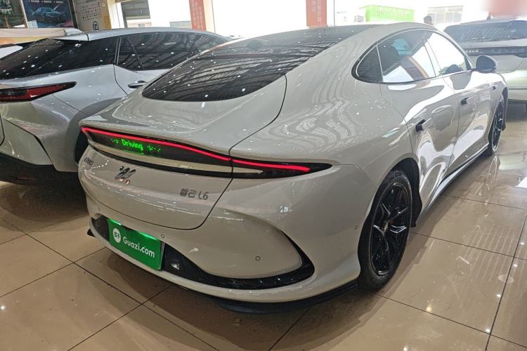 Used IM L6 2025 Max Rear Right 45 Deg