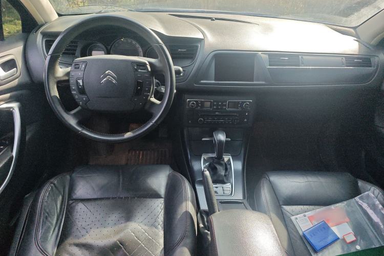 Used Citroen C5 2014 1.6T Automatic Luxury Model Center Console