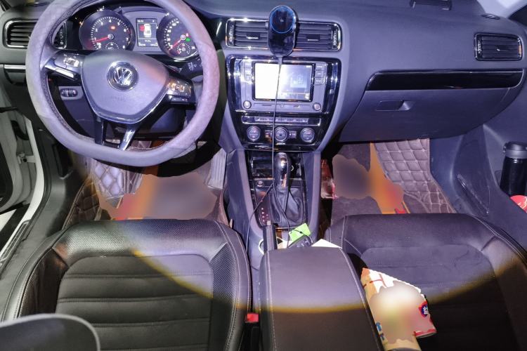 Used Volkswagen Sagitar 2018 280TSI DSG Luxury Model Center Console