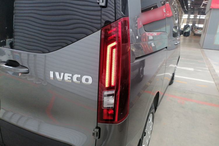 Used Iveco Fidato 2025 B30 Passenger Bus 2.0T 110 kW Automatic – Starlight Edition