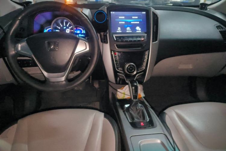 Used Luxgen U6 SUV 2014 1.8T Fashion Edition Center Console