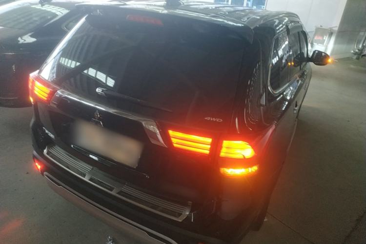 Used Mitsubishi Outlander 2019 2.4L 4x4 Zhi Xiang Edition 7 Seats China VI Standard