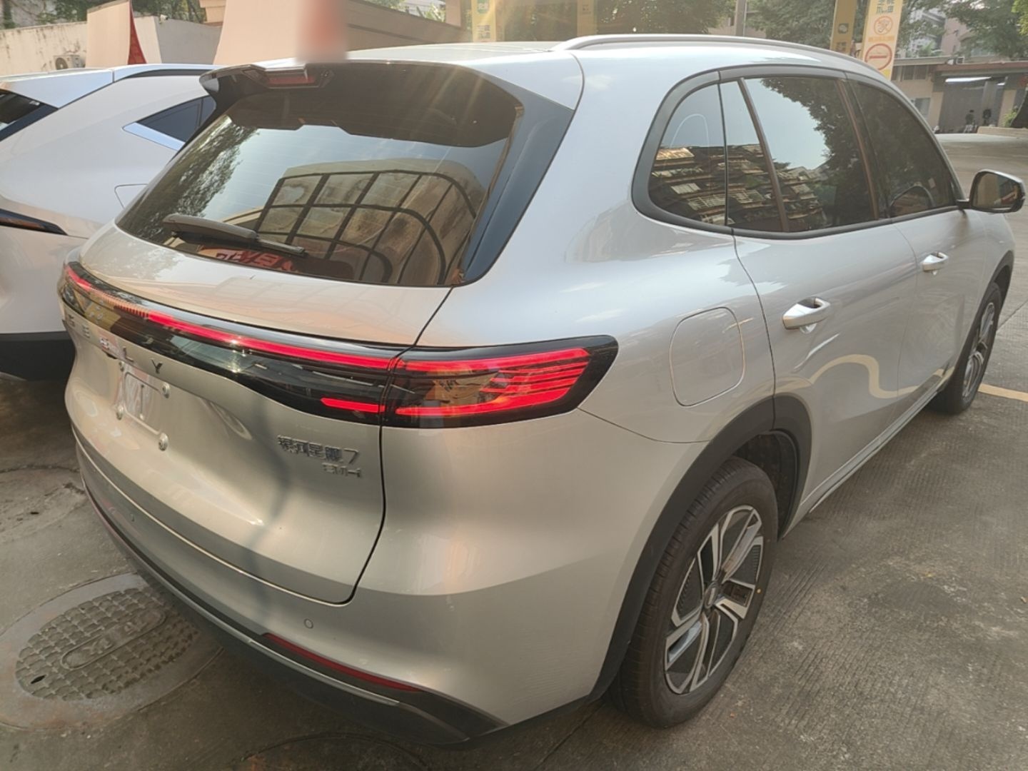Geely Galaxy Xingjian 7 EM-i 2025 55 km Launch Edition — снимка 6