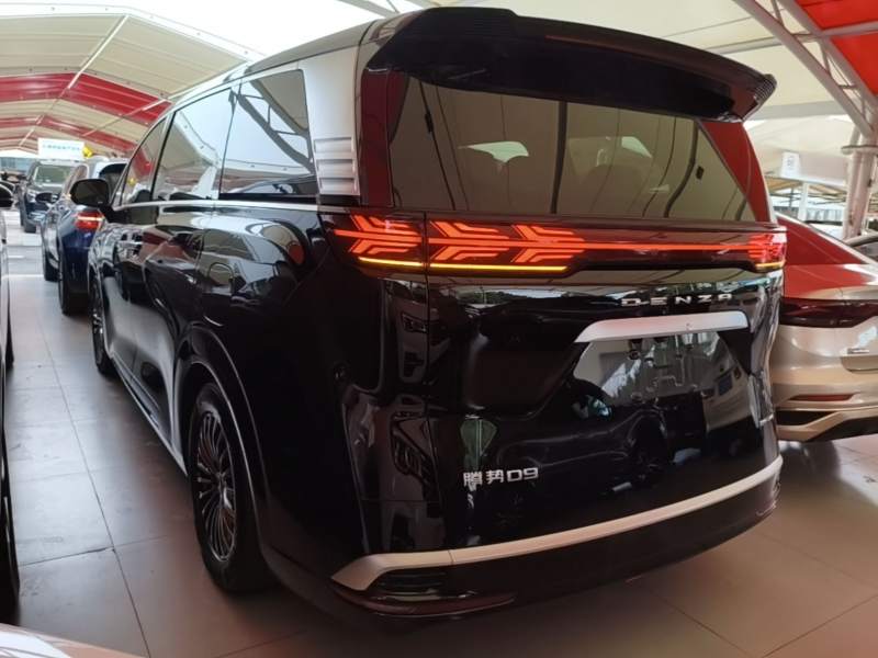 Used Denza D9 2022 DM-i 970 Four-Wheel Drive Prestige Model — 4