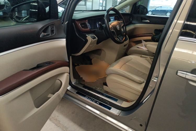 Used Buick GL8 2018 28T Luxury Model China VI Standard Driver Seat
