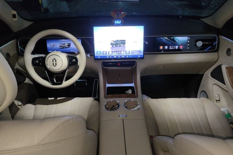 Used Hima AITO M7 2026 Model Range-Extending Max All-Wheel Drive 6-Seater Version Center Console