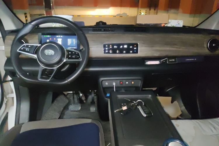 Used Ruichi EC75 2025 Model Passenger Vehicle Smart Driving Ultra-Charging Edition, Pioneer Type I, 52.16 kWh