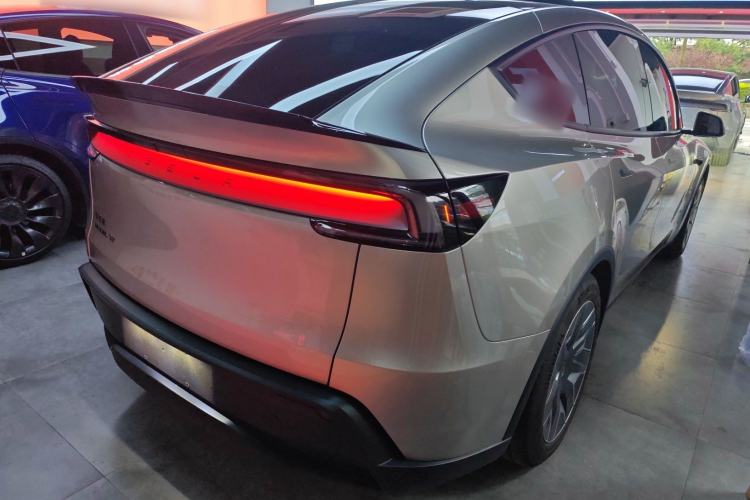 Used Tesla Model Y L 2025 Model Long-Range All-Wheel-Drive Version