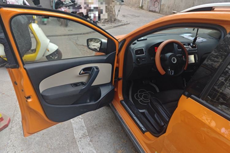 Used Volkswagen Polo 2012 1.6L Cross Polo Automatic Transmission