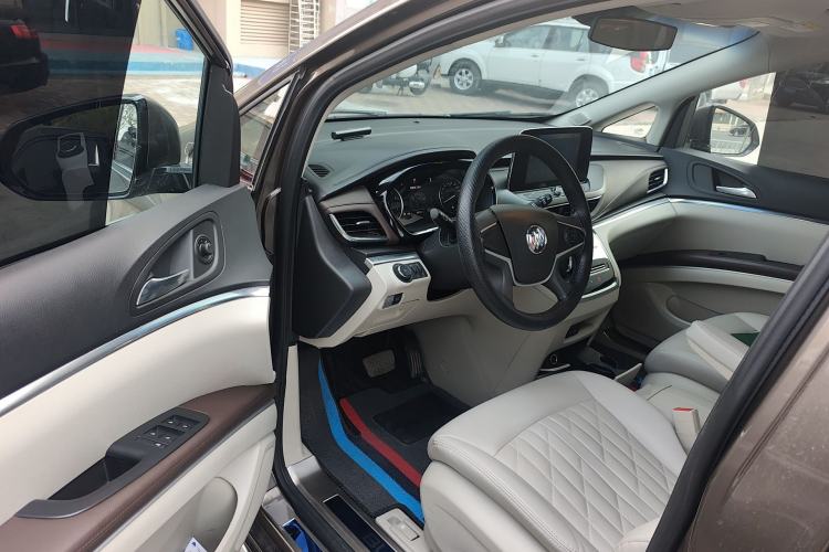 Used Buick GL8 2023 Land Executive Class Comfort Model
