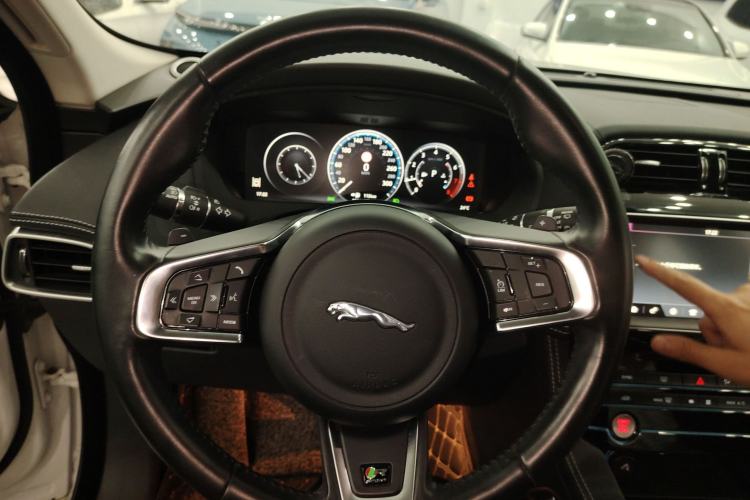 Used Jaguar F-PACE 2016 2.0T Two-Wheel-Drive R-Sport Sport Edition