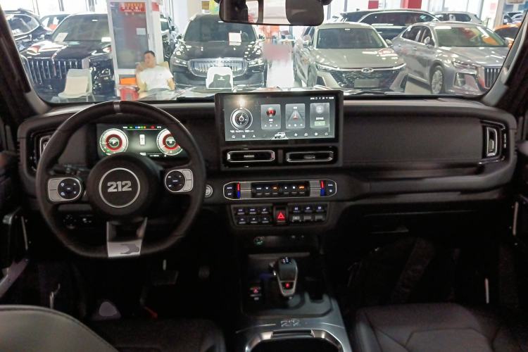 Used 212 T01 2024 2.0T Explorer