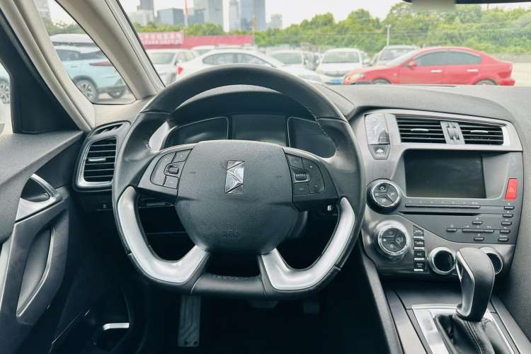 Used DS 5 2014 1.6T Luxury Edition THP160