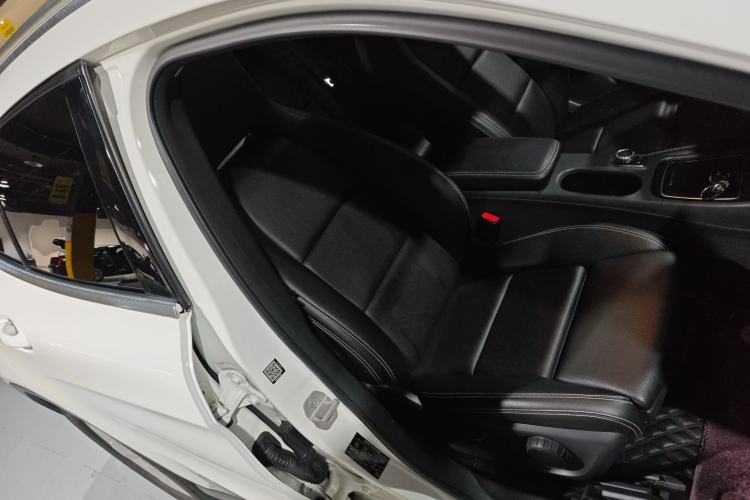 Used Mercedes-Benz GLA 2017 GLA 200 Sport Edition Right Front Seat