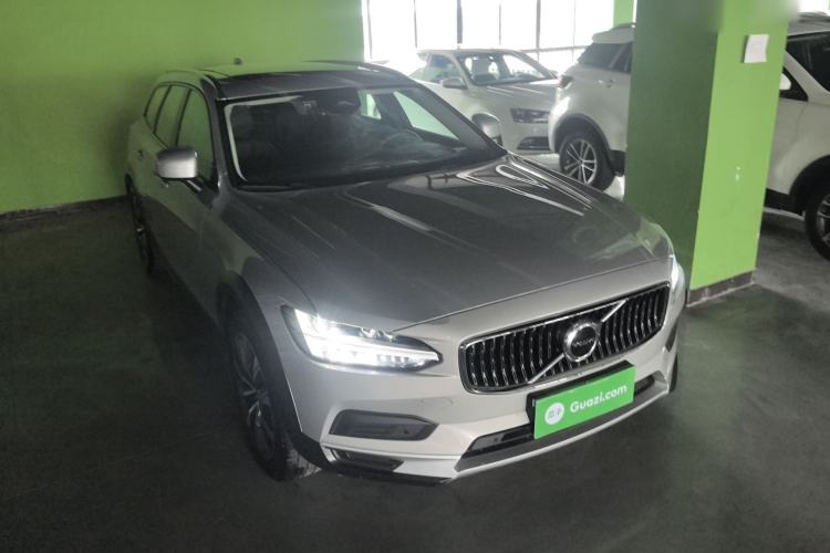 Used Volvo V90 2023 Cross Country B5 AWD Smart Range Edition
