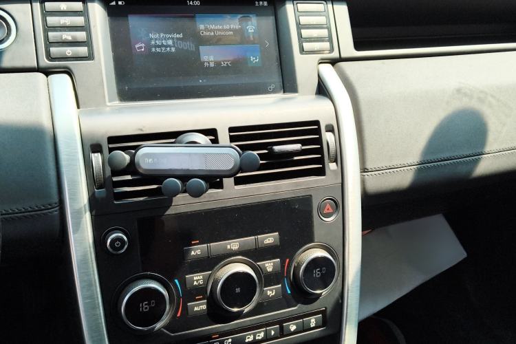 Used Land Rover Discovery Sport 2018 240 PS SE Version Audio And AC Panel