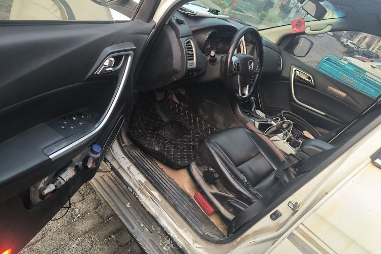 Used JMC Yusheng S350 2013 2.4T Automatic 2WD Diesel Luxury Edition 5 Seats