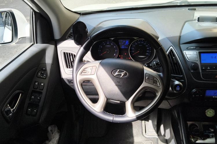 Used Hyundai ix35 2013 2.0L Automatic Two-Wheel Drive Smart GLS China IV Standard