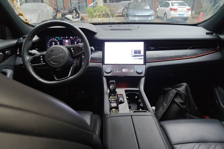 Used Lynk & Co 09 EM-P 2021 2.0T PHEV Halo Seven-Seater Center Console