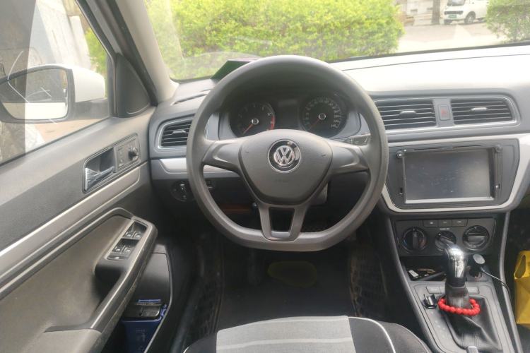 Used Volkswagen Gran Lavida 2015 1.6L Automatic Fashion Edition Steering Wheel