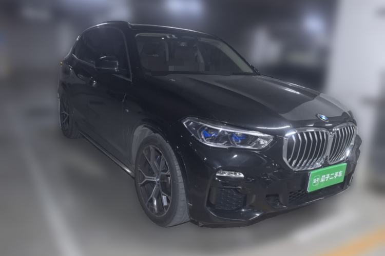 Used BMW X5 2019 xDrive40i Luxury Model with M Sport Package Front Right 45 Deg
