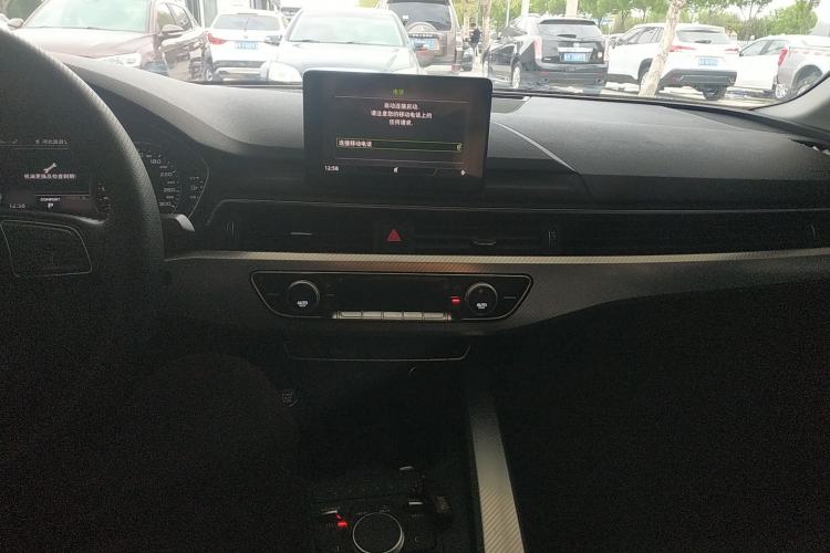 Used Audi A4L 2018 30th Anniversary Edition 40 TFSI Trendy Model Center Console