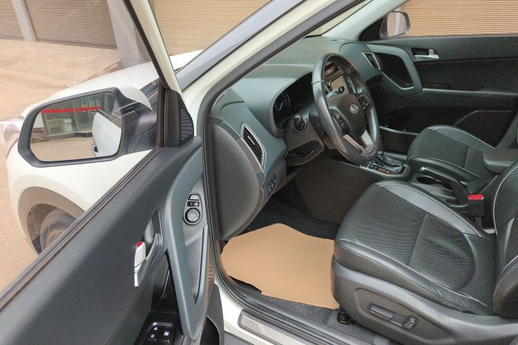 Used Hyundai ix25 2015 1.6L Automatic Two-Wheel-Drive Deluxe DLX Model Driver Seat