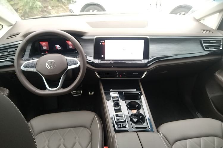 Used Volkswagen Viloran 2024 380TSI Premium Edition