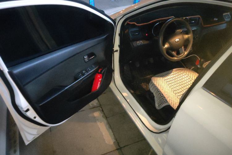 Used Kia K2 2012 Sedan 1.4L MT TOP Commemorative Edition