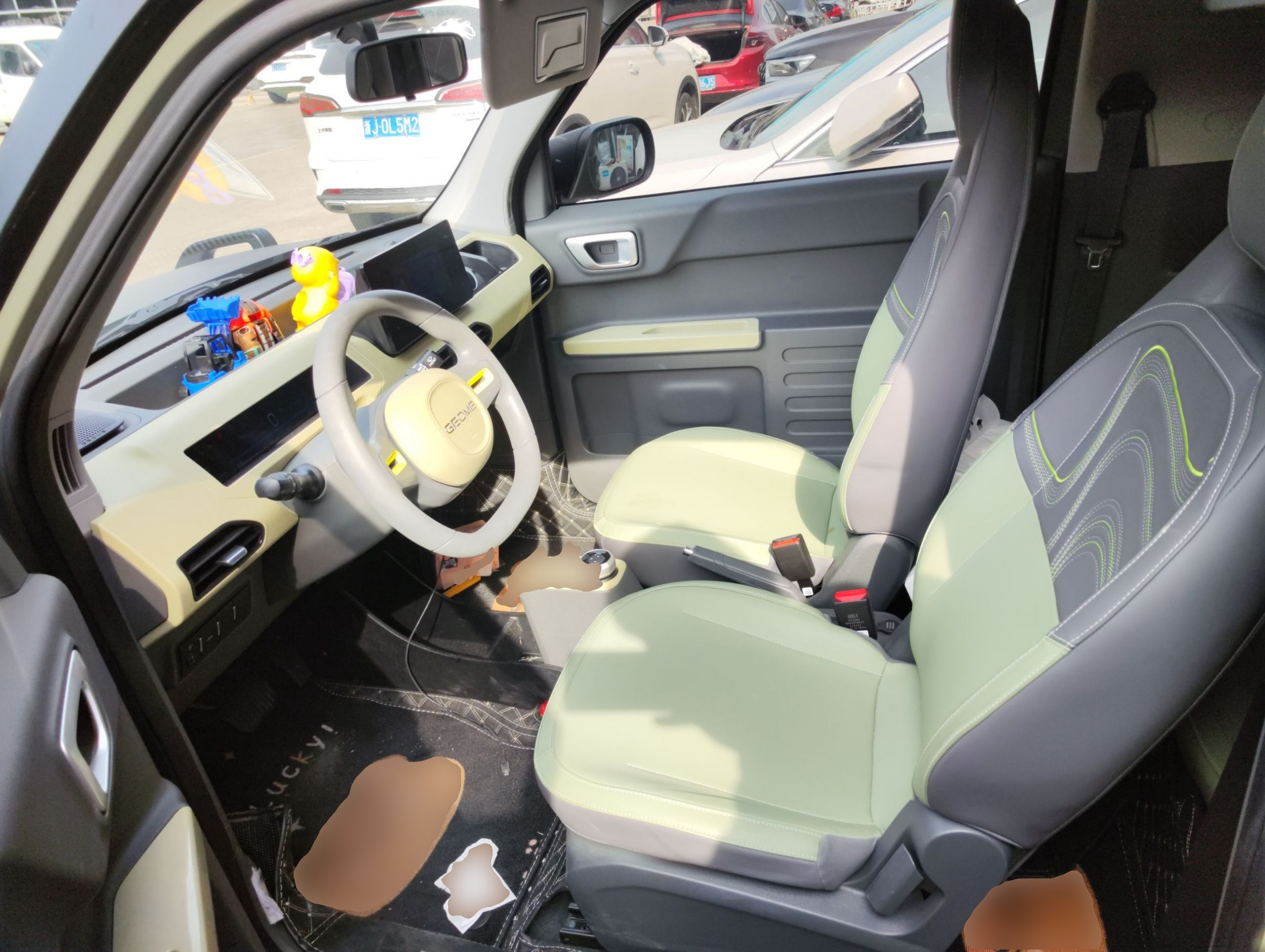 Переднее сиденье в автомобиле