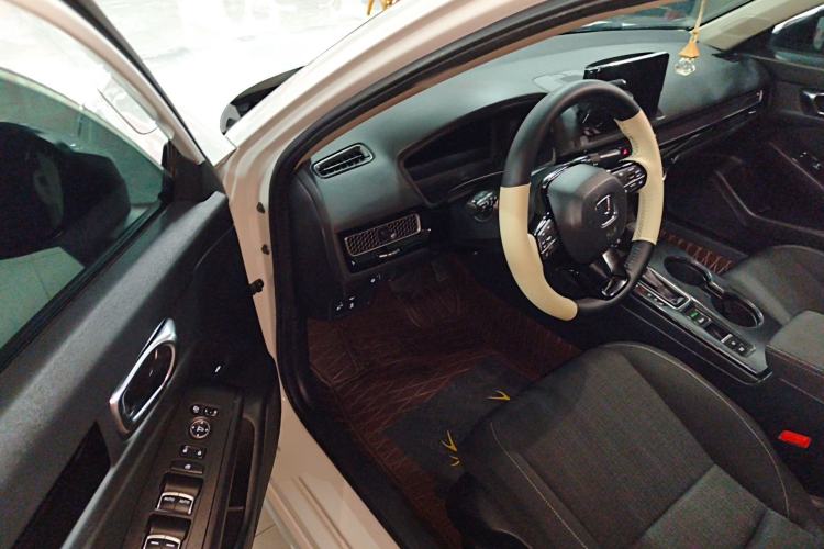 Used Honda Civic 2023 240TURBO CVT Dynamic · Center Stage Special Edition Driver Seat